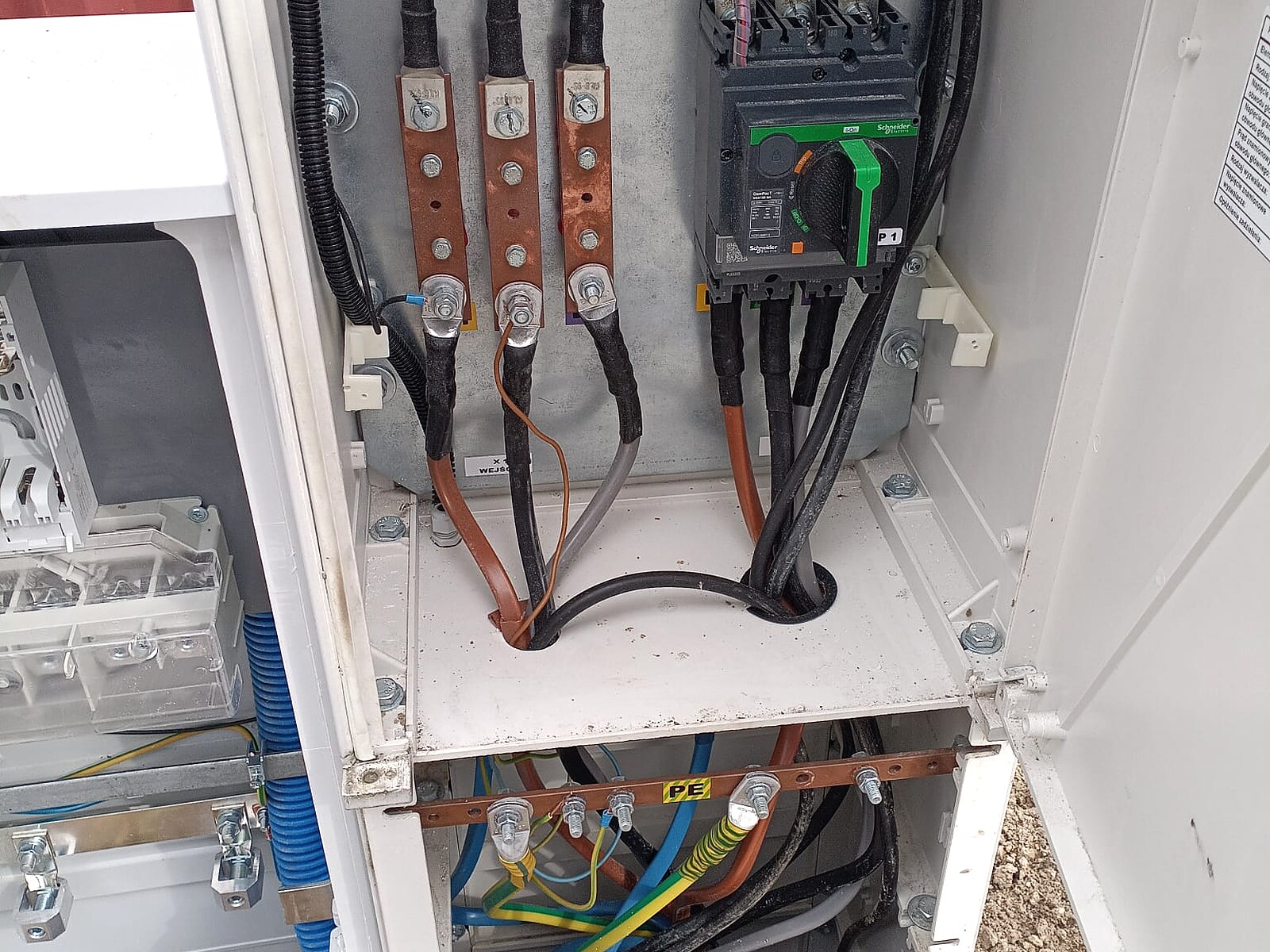 Zasilanie kontenerów chłodniczych – wykonana instalacja elektryczna